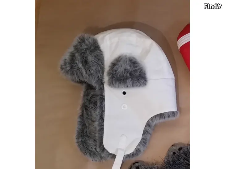 Myydään Valkoinen naisten talvilakki karvareunoilla koko 57cm  -hinta 5e