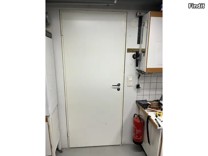 Myydään Väliovi karmeineen