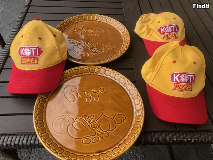 Myydään Pizza Lautaset 2 kpl ja uutta lippistä