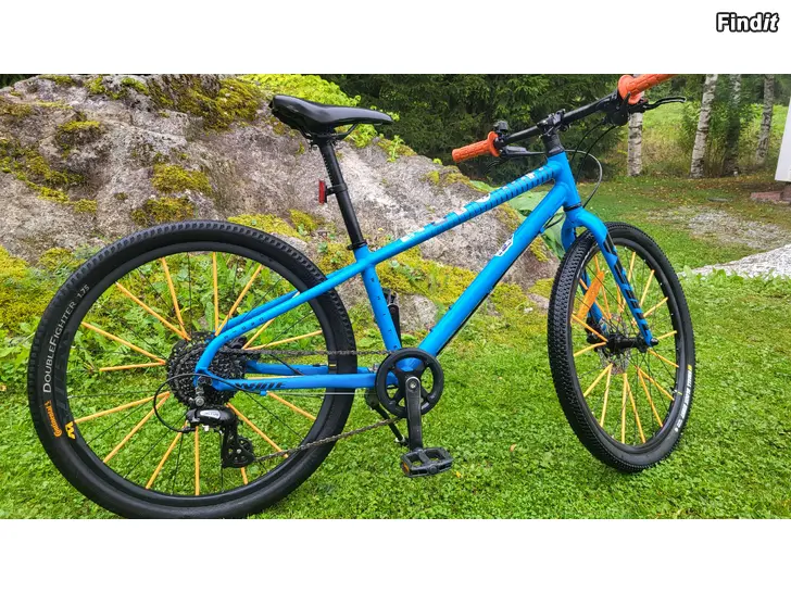 Myydään White xc240