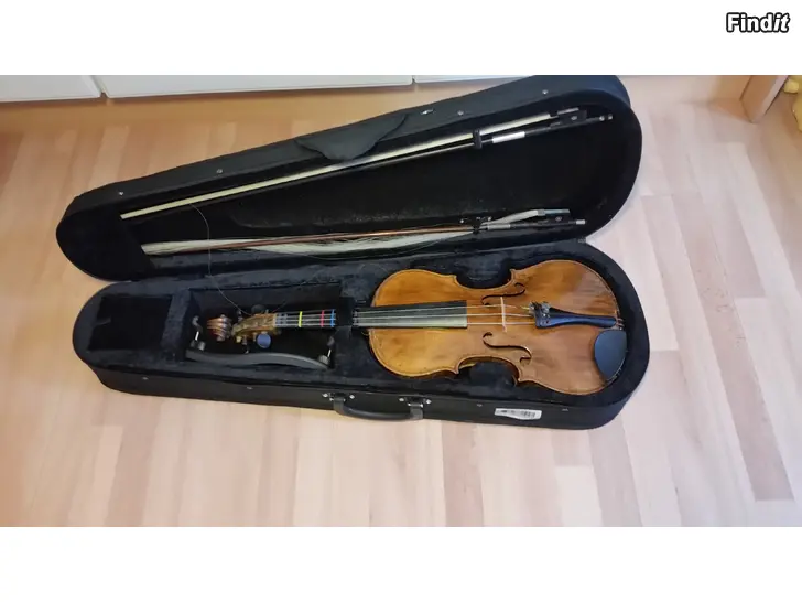 Myydään Vanha viulu ja uudehko viulukotelo