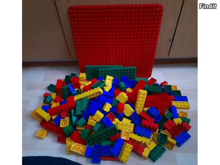 Säljes Duplo Legoja iso Määrä + Kolme Alustaa ja Ämpäri 80-90 Luvulta