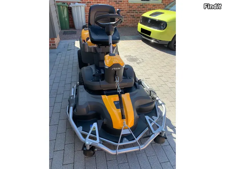 Myydään Stiga Park 500 WX 4WD V-Twin etuleikkuri