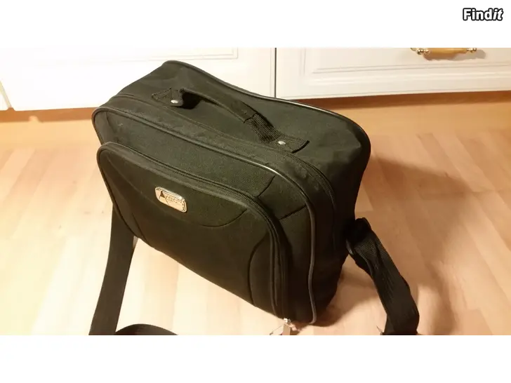 Säljes AVEC olkalaukku läppärilaukku musta 6e