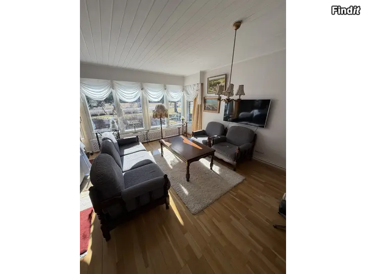 Säljes Soffa + 2 länstol + bord