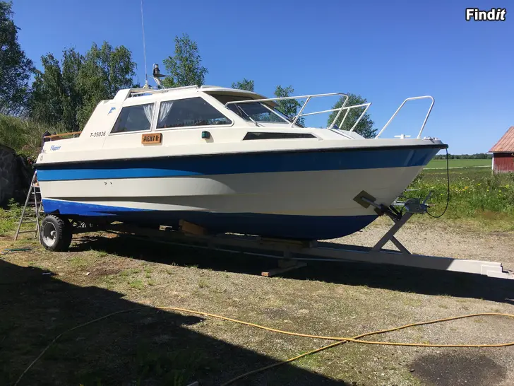 Säljes Flipper 760 rymlig familjebåt