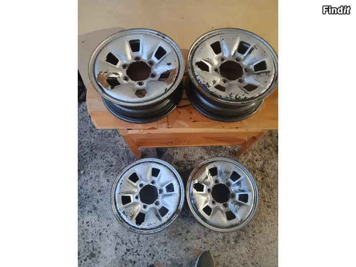Myydään Toyota 4wd vanteet