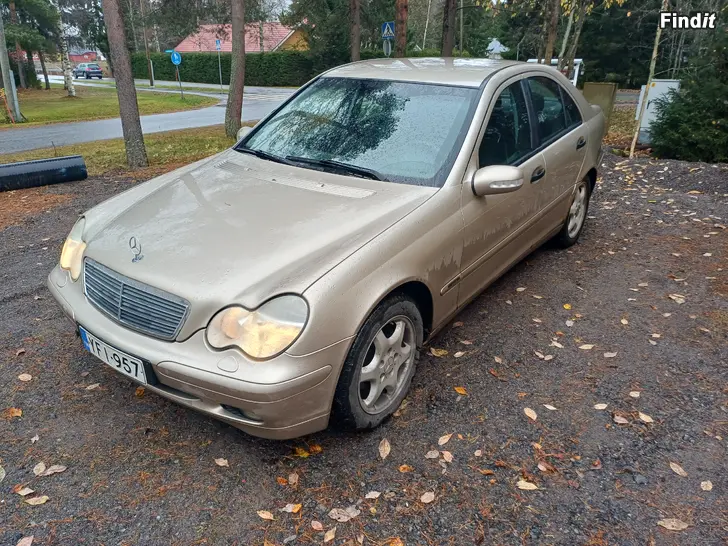 Myydään Mb w203 2004 vuoden leimalla