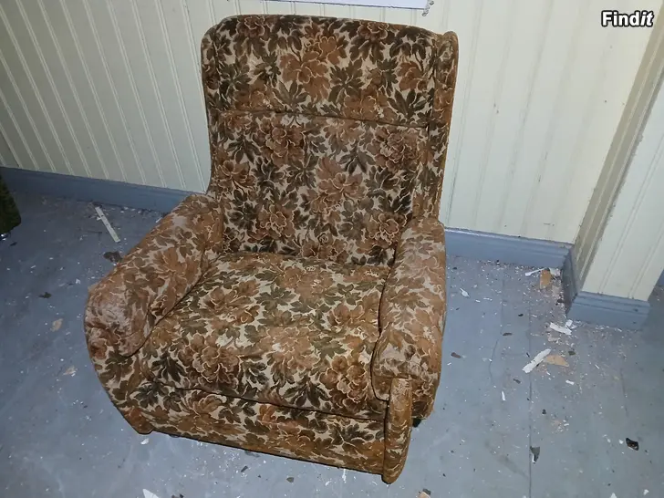 Säljes Gammal fåtölj