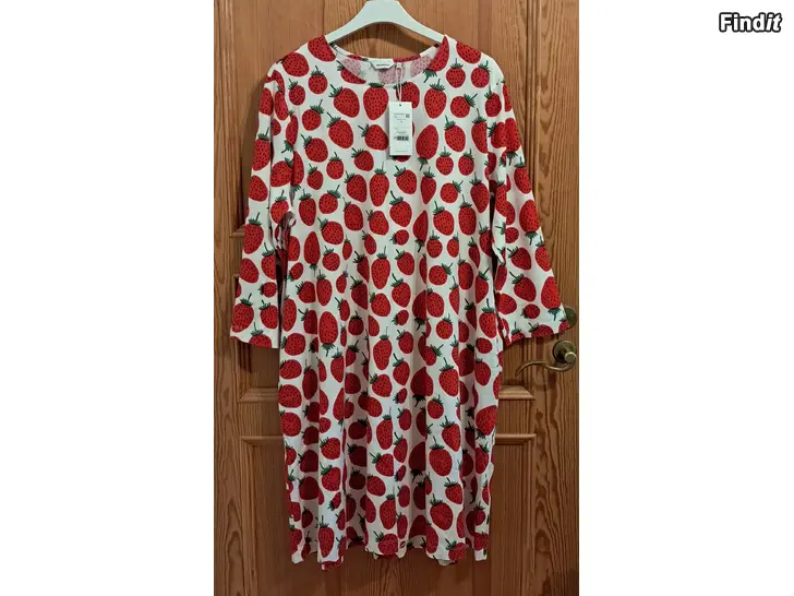 Myydään VARATTU-Marimekko Moodi Mansikka, koko XXL