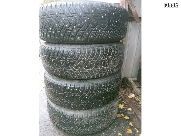Myydään Opelin vanteilla Nokian nastarenkaat 195/65R15 95T