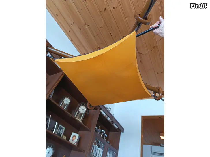 Myydään Kattoovalaisin