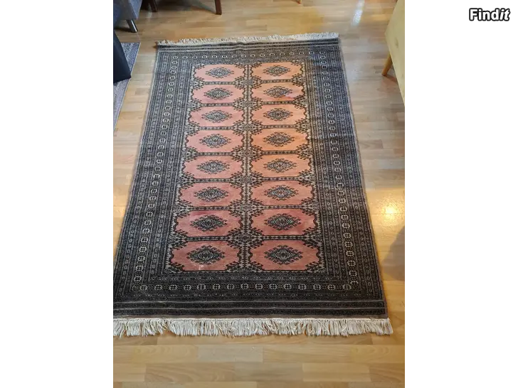 Myydään Persialainen matto