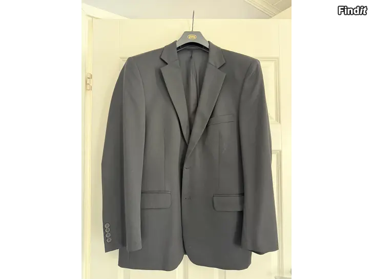 Säljes Kostym svart B 52