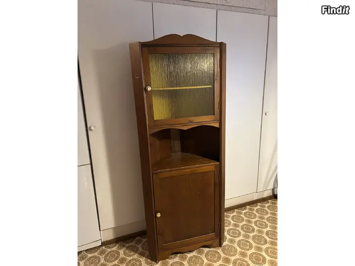 Myydään Kulmakaappi