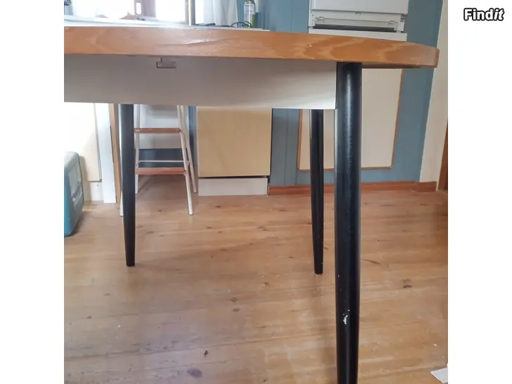 Myydään Pöytä