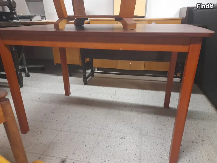 Säljes Rödbrun soffbord