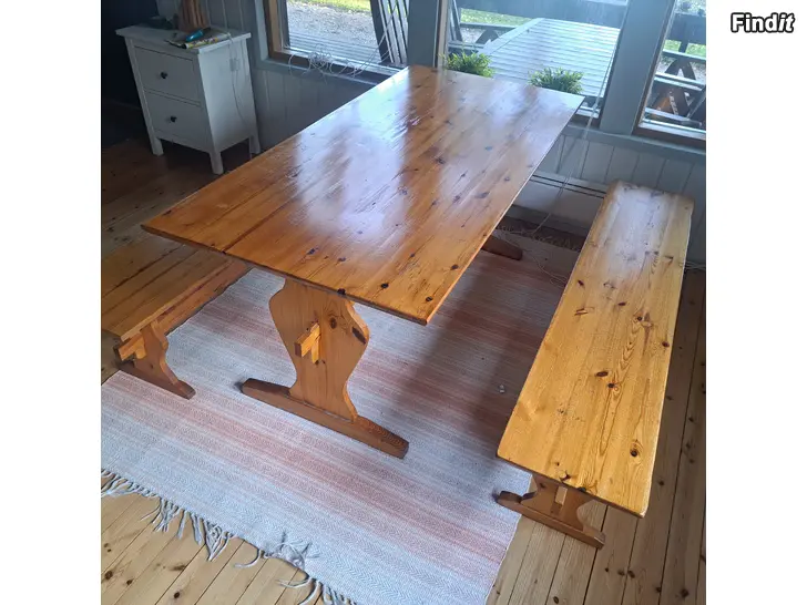 Säljes Köksbord med bänkar