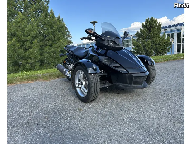 Myydään Todella hieno Can-Am Spyder RS sekä paljon lisävarusteita