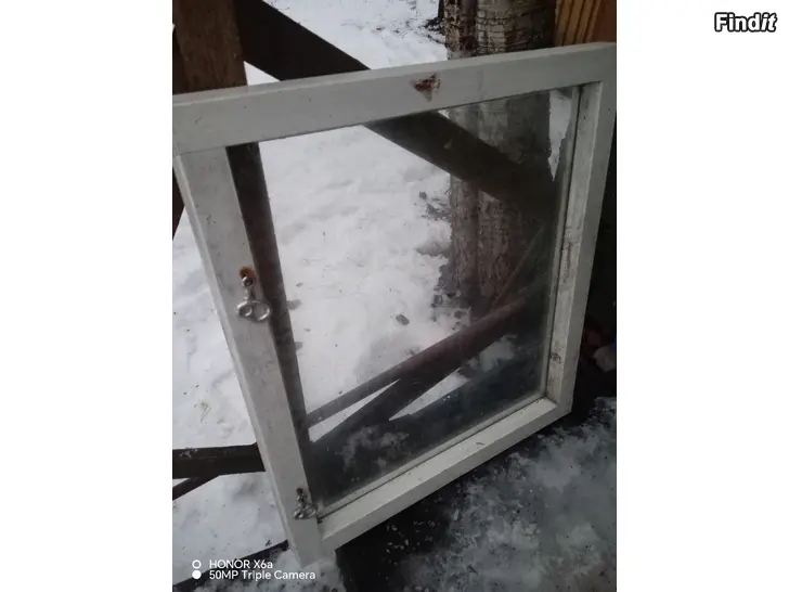 Myydään Vanha pikkuikkuna sisustukseen