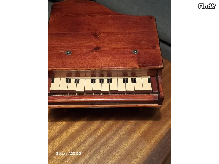 Myydään Vintage piano ,sisustus elementti