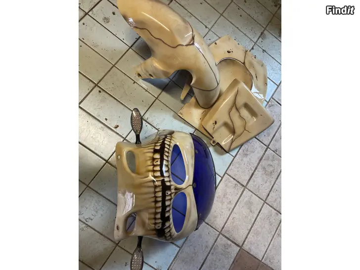 Myydään Aprilia 125 katteet