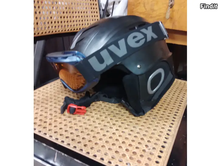 Myydään Laskettelukypärä