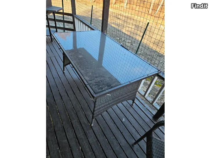 Säljes Utebord 150 cm långt och 73 cm hög