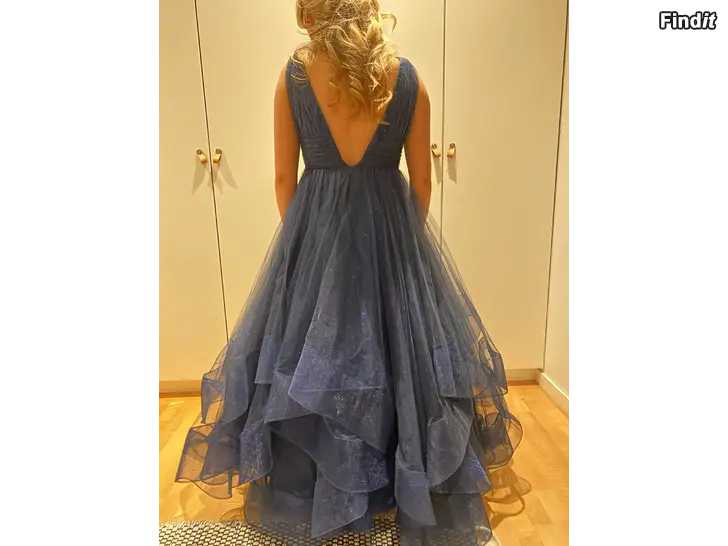 Säljes Äldstes dans klänning