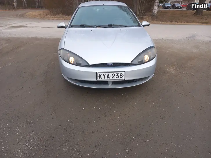 Säljes Sport bil ford cougar ny bes 2.5 bensin