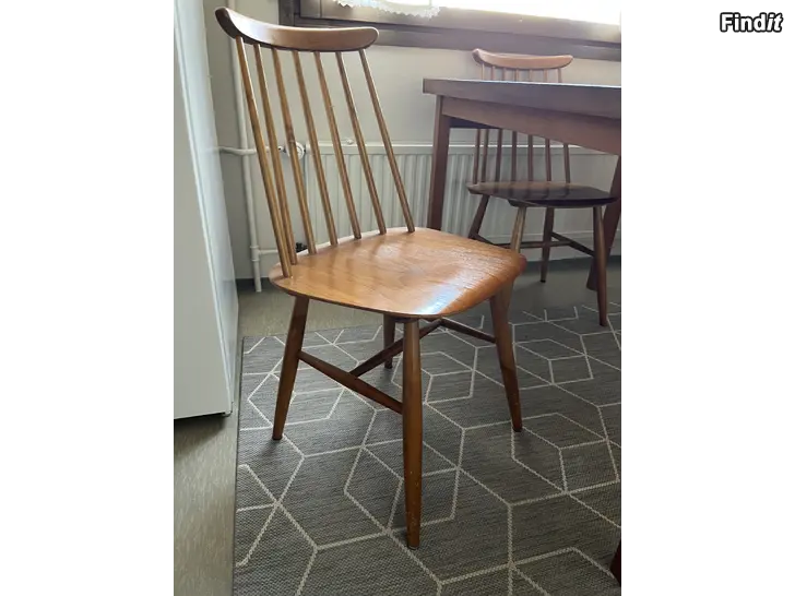 Säljes Fanett-pinnstolar 4 stycken och bord