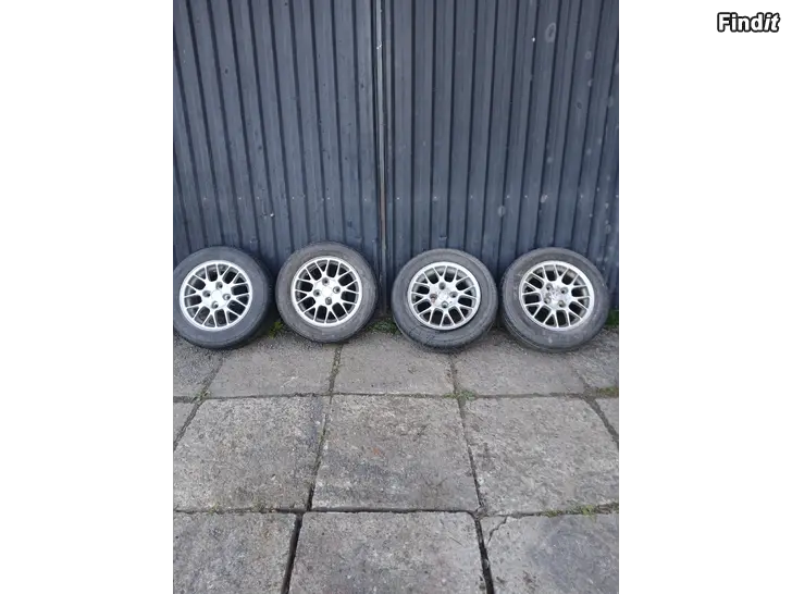 Säljes Nissan primera fälgar