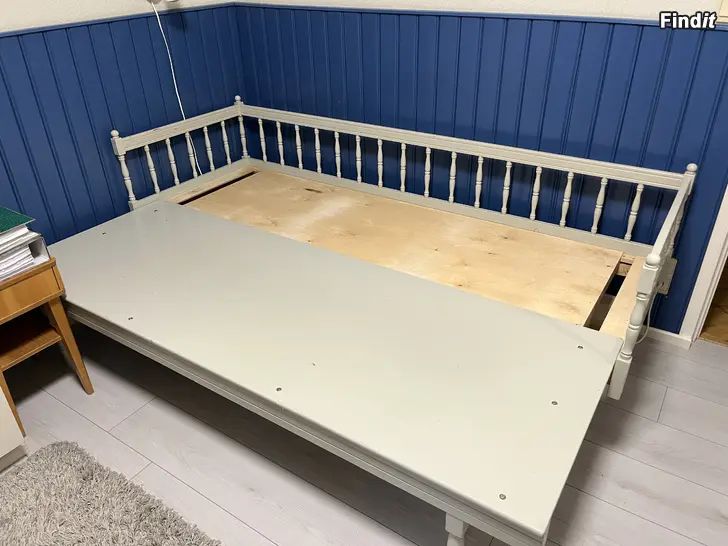 Säljes Pinnsoffa och 2 madrasser