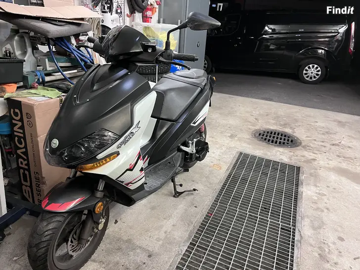 Myydään Skootteri Benelli 49x ensiksi ehtivälle