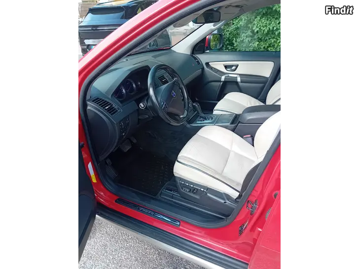 Säljes Välvårdad Volvo Xc 90 D5 Sport AWD.Automat.Nybesiktad ua.5.900 Euro