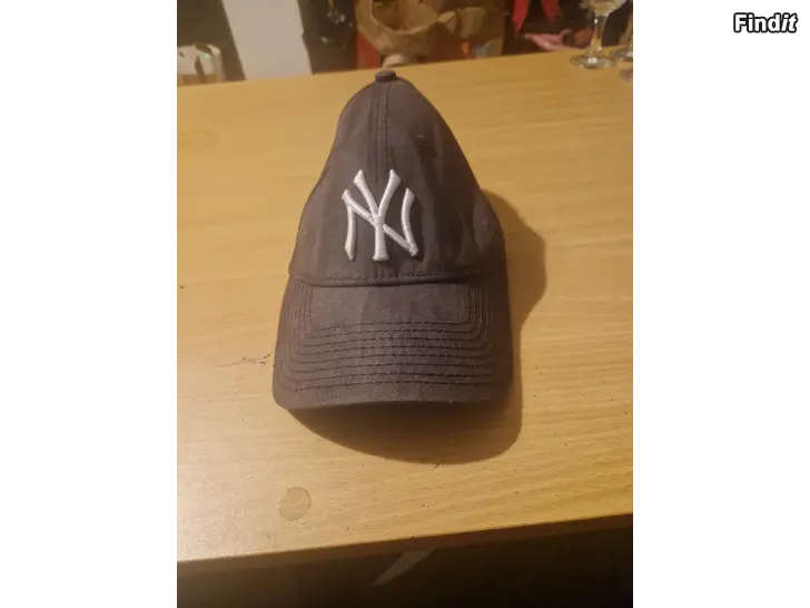 Säljes Svart New Era NY Yankees keps
