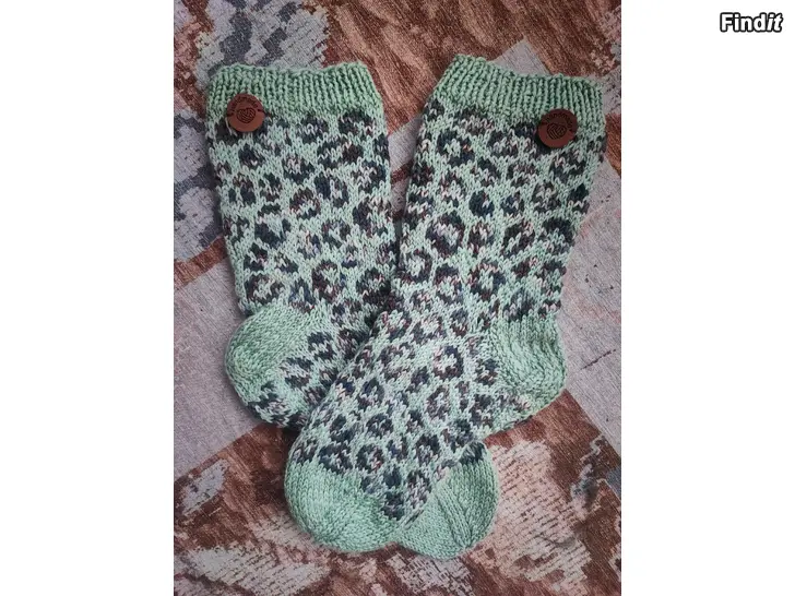 Myydään Itseneulotut kirjoneulevillasukat leopardikuviolla, koko 37