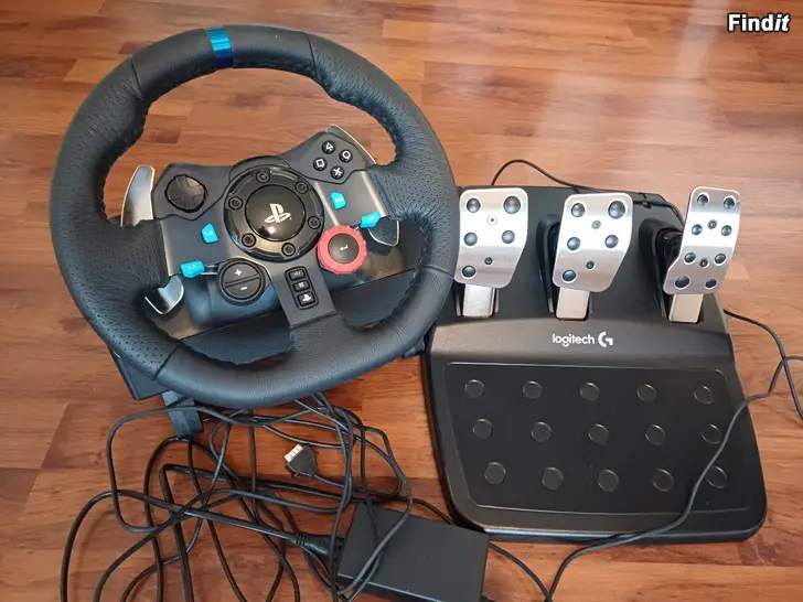 Säljes Ratt och pedaler till Playstation eller PC