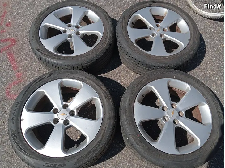 Myydään Kesärenkaat 215/50R17 95W alut 5-115 GM