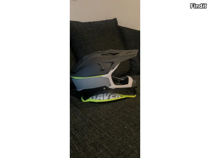 Säljes Crosshjälm åt barn/unga