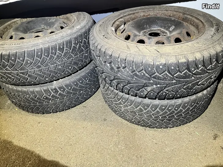 Säljes Fiat 15 tums plåtfälgar och vinterdäck 4x98 4-98 4/98 195/65 R15