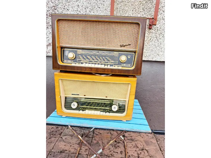Säljes Rör Radio och  skivspelare