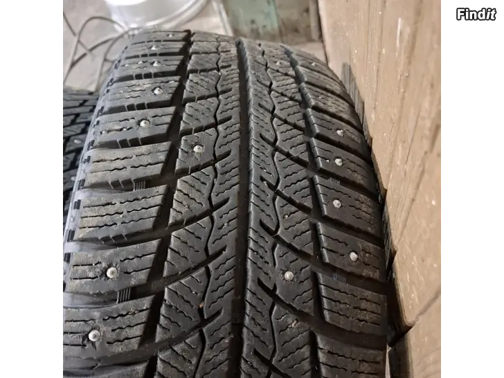 Myydään 17 5x100 alumiinivanteet nastarenkailla