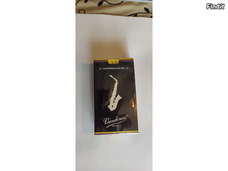 Myydään Vandoren Traditional Alto Saxophone Reeds 1.5  10 Pack  suukappaleet