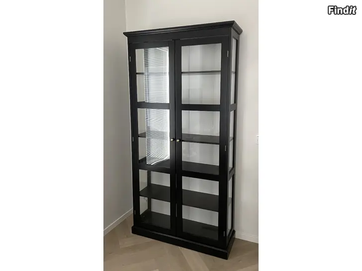 Säljes Vitriinikaappi