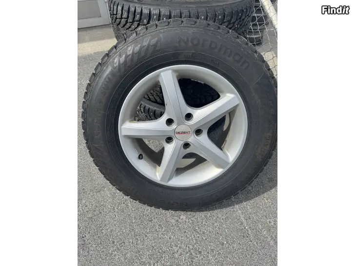 Myydään Honda CR-V 215/70R16 Nastarenkaat vanteilla