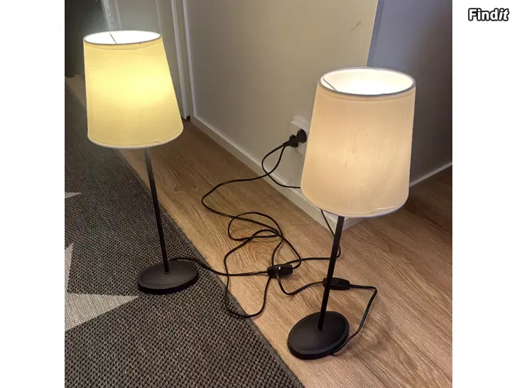 Myydään 2 kpl pöytävalasimia