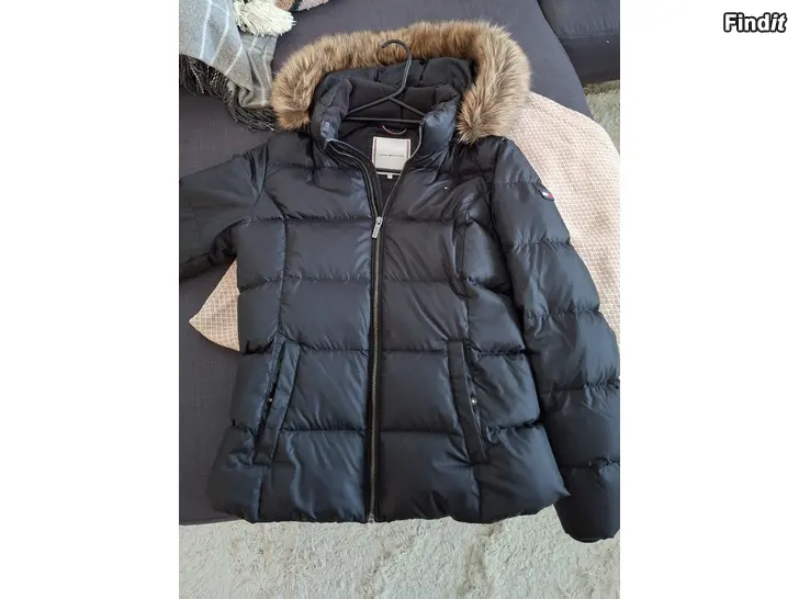 Säljes Tommy Hilfiger jacka