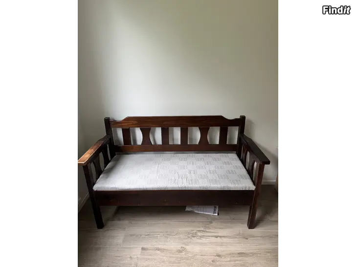 Säljes Träsoffa