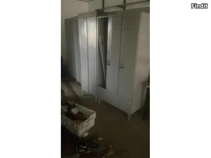 Säljes Omklädnings skåp